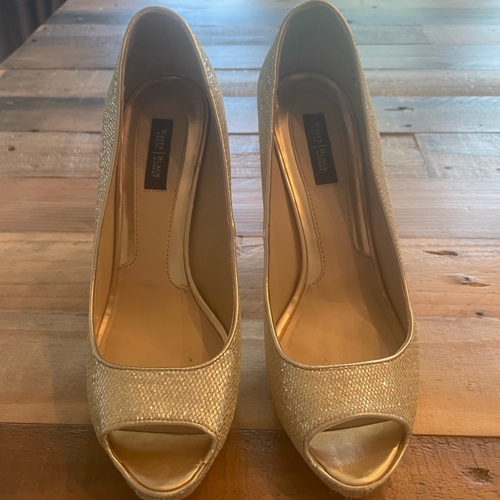 Glam and gorgeous gold WHBM peep toes 8 1/2M.